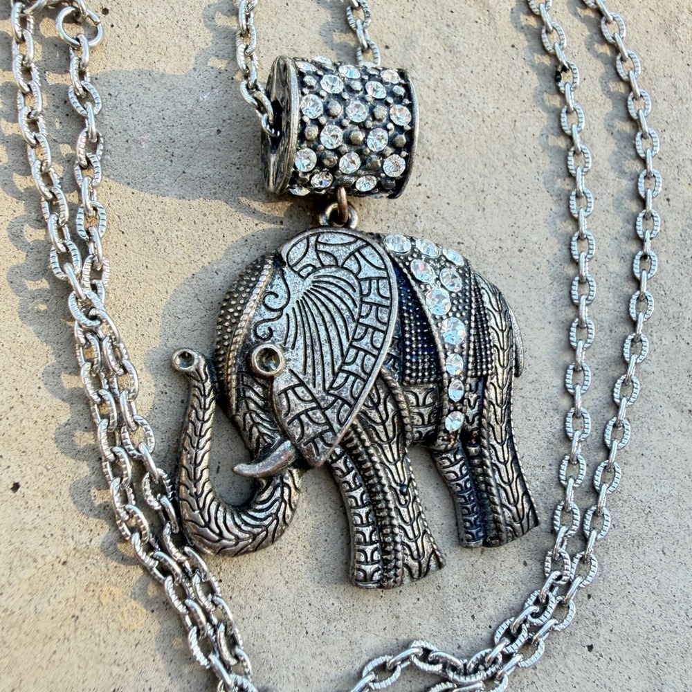 Antiqued Silver Tone Elephant Pendant Necklace Rhinestone‎ Statement Jewelry